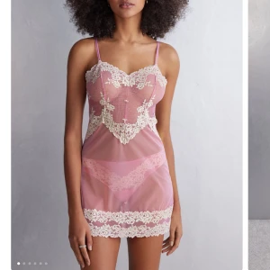 Intimissimi nattlinne - Säljer mitt helt nya oanvända nattlinne från intimissimi! I storlek S, köparen står för frakten. Ordinarie pris 599kr