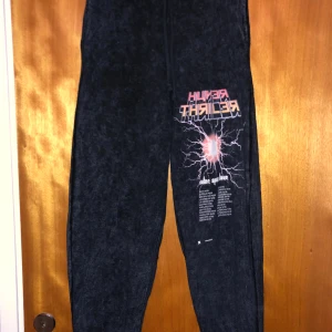 Mjukisbyxor  - Passar som S men är oversized xs unisex  Washed look  Nyskick 