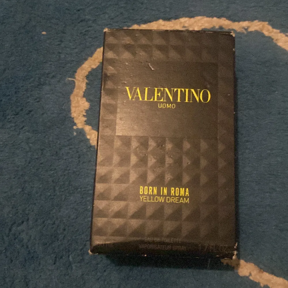 Säljer min valentino born in Roma yellow dream köpte för 700 50ml runt hälften kvar(25ml mitt pris 350. Övrigt.