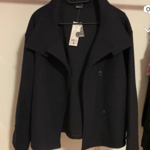 Kappa - Säljer denna helt nya kappan från Gina Tricot, aldrig använd med prislapp kvar ❤️🫶
