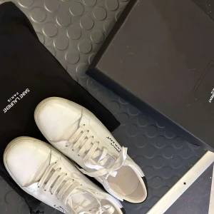 Saint Laurent skor - Saint Laurent skor  Skriv bara för frågor  Skick 9/10