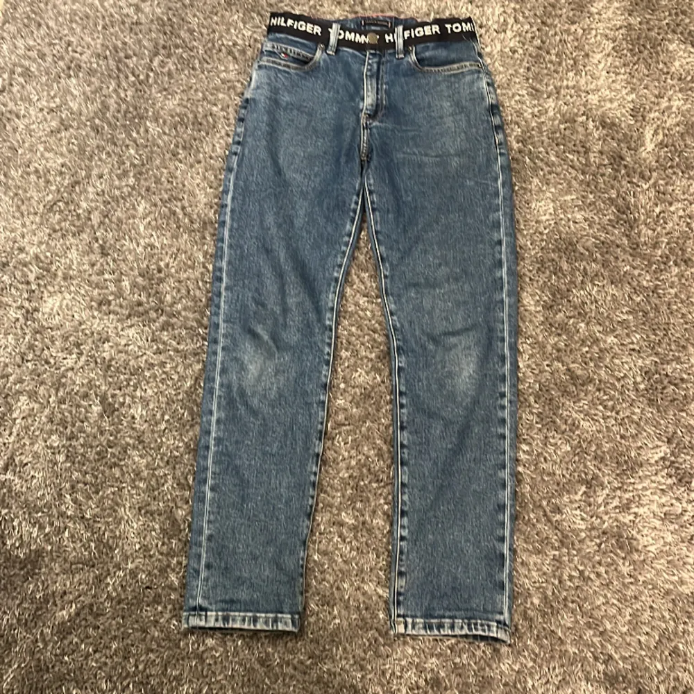 Snygga th jeans som inte är använda mer än 10 gånger. Köptes på deras hemsida.. Jeans & Byxor.