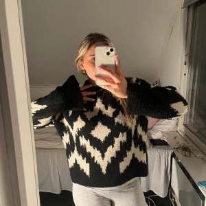 Mönstring stickad tröja  - Jätteskönt och mysig stickad tröja