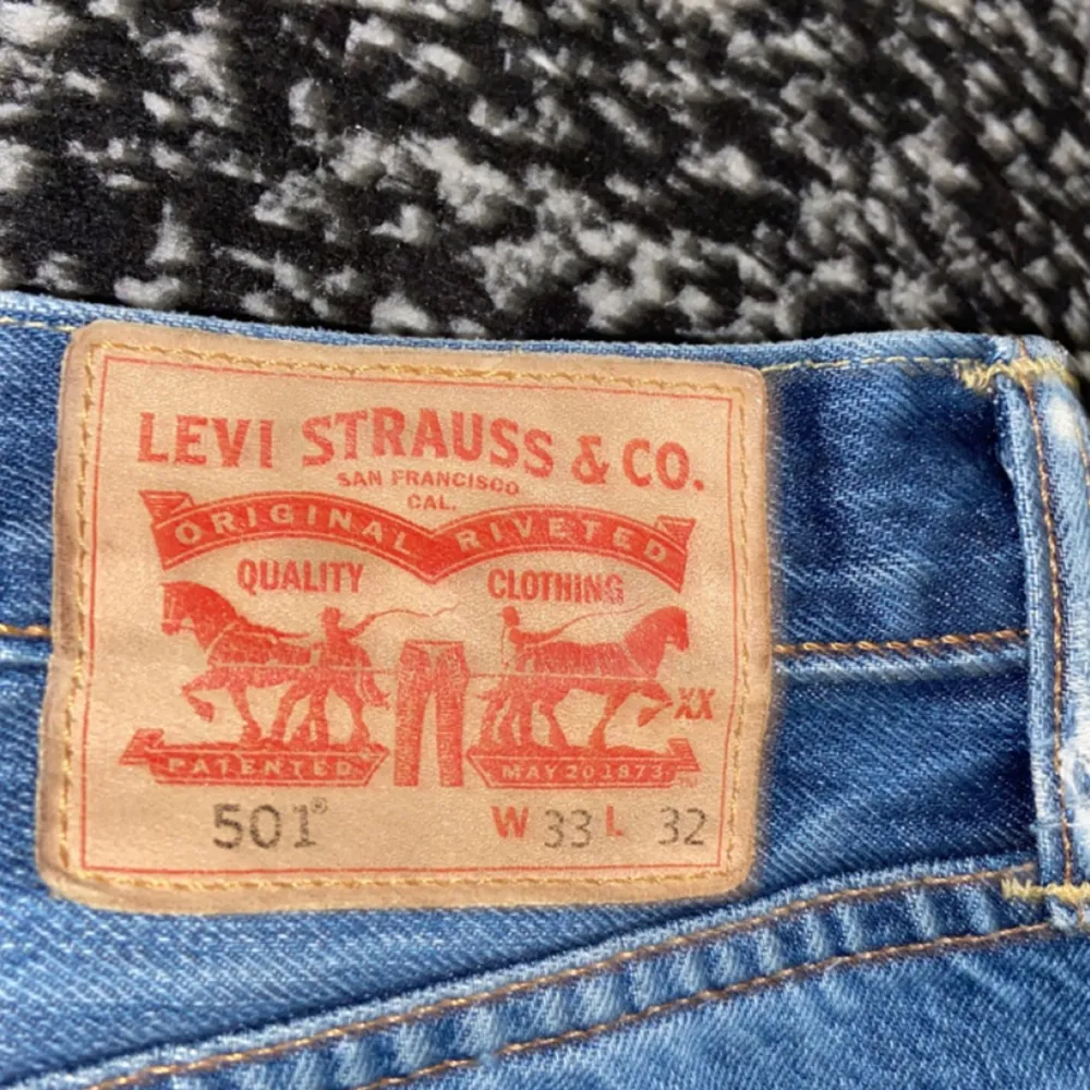 Är som helt ny bra kvalite är knappt använt Höftomkrets: 100cm midjemått 84cm. Jeans & Byxor.