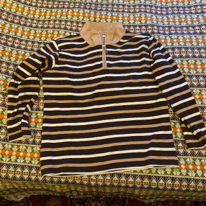 vintage fleece - väldigt skön, passar som L