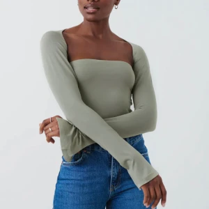 Gina topp - Ginas ”soft touch square neck top” som är slutsåld på deras hemsida! Använd en gång så den är som ny 👌