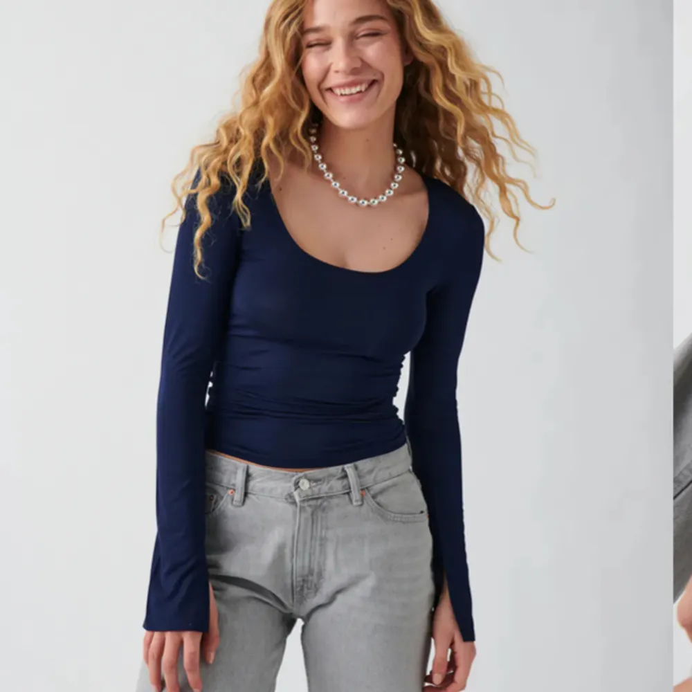 2st soft touch tröjor från Gina. Den beigea är i storlek S och den blåa i storlek XS. Går jättebra att köpa en utav dem eller båda, i bra skick💕 80kr/st men 120kr tillsammans. Toppar.