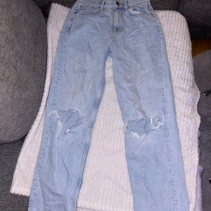 Jeans - Stl 38! Används ett fåtal ggr! Pris: 150+frakt