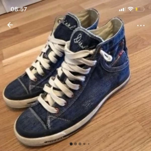 Sneakers diesel strl 37 - Superfina sneakers från diesel i Nyskick endast provade  Finns även  rosa snören Original kartong finns  Strl 37