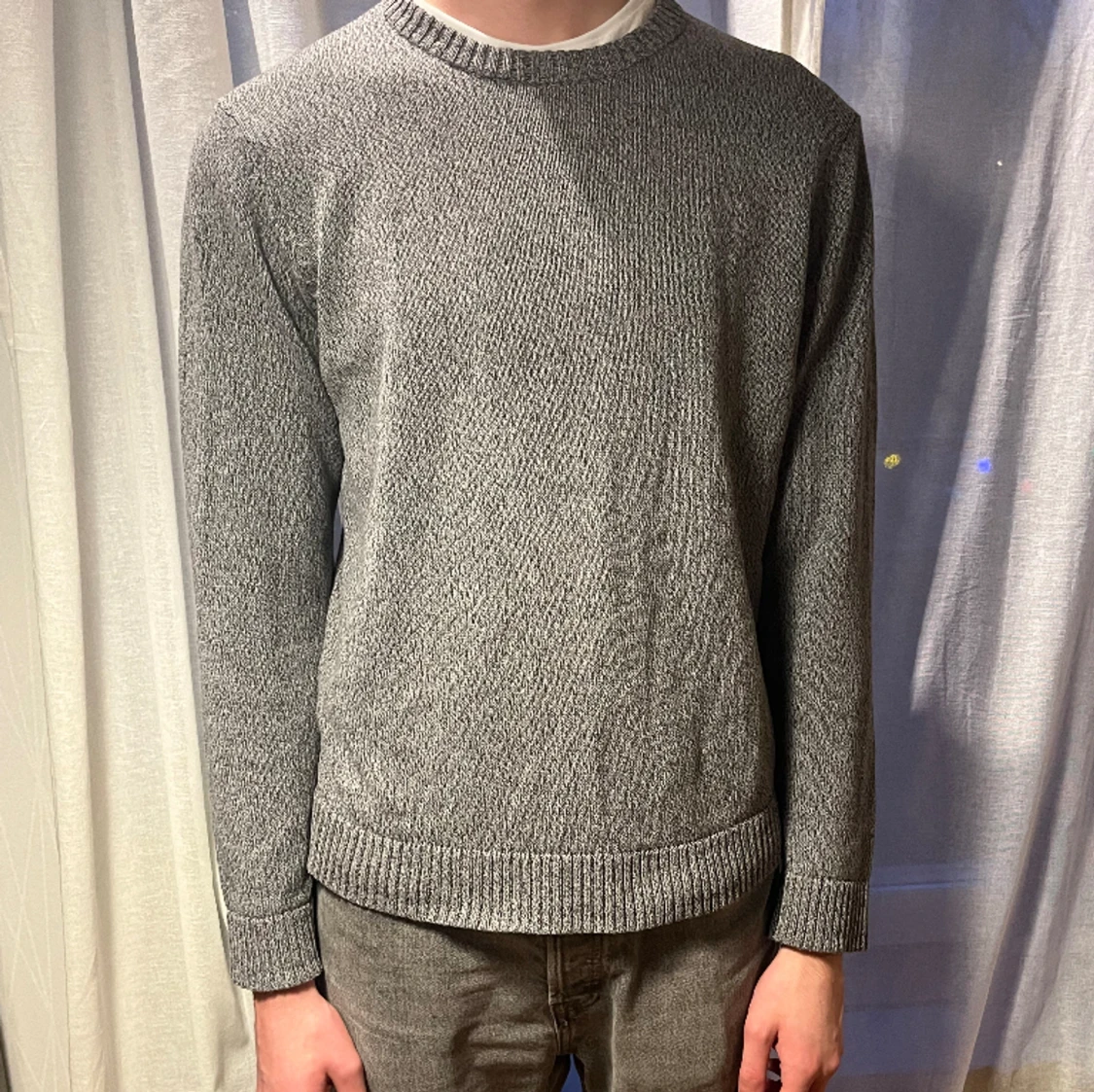 Grå tjocktröja  - 90