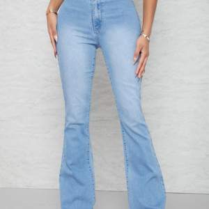 Säljer dessa snygga jeans som är i fint skick!💕 