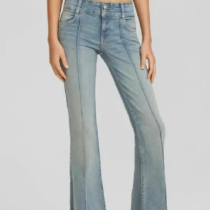 Bershka Jeans  - Köpte på plock och trodde dom skulle passa men dom var för stora ja har igentligen 36💞 aldrig använda av mig och köpta för 400🩷 skriv görna om du har frågor