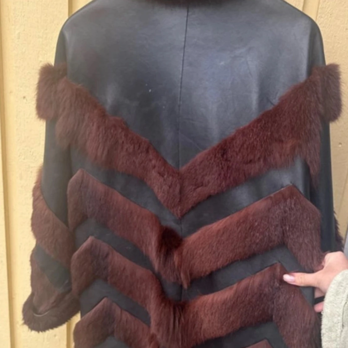 Svart och brun pälsjacka med skinn - 3