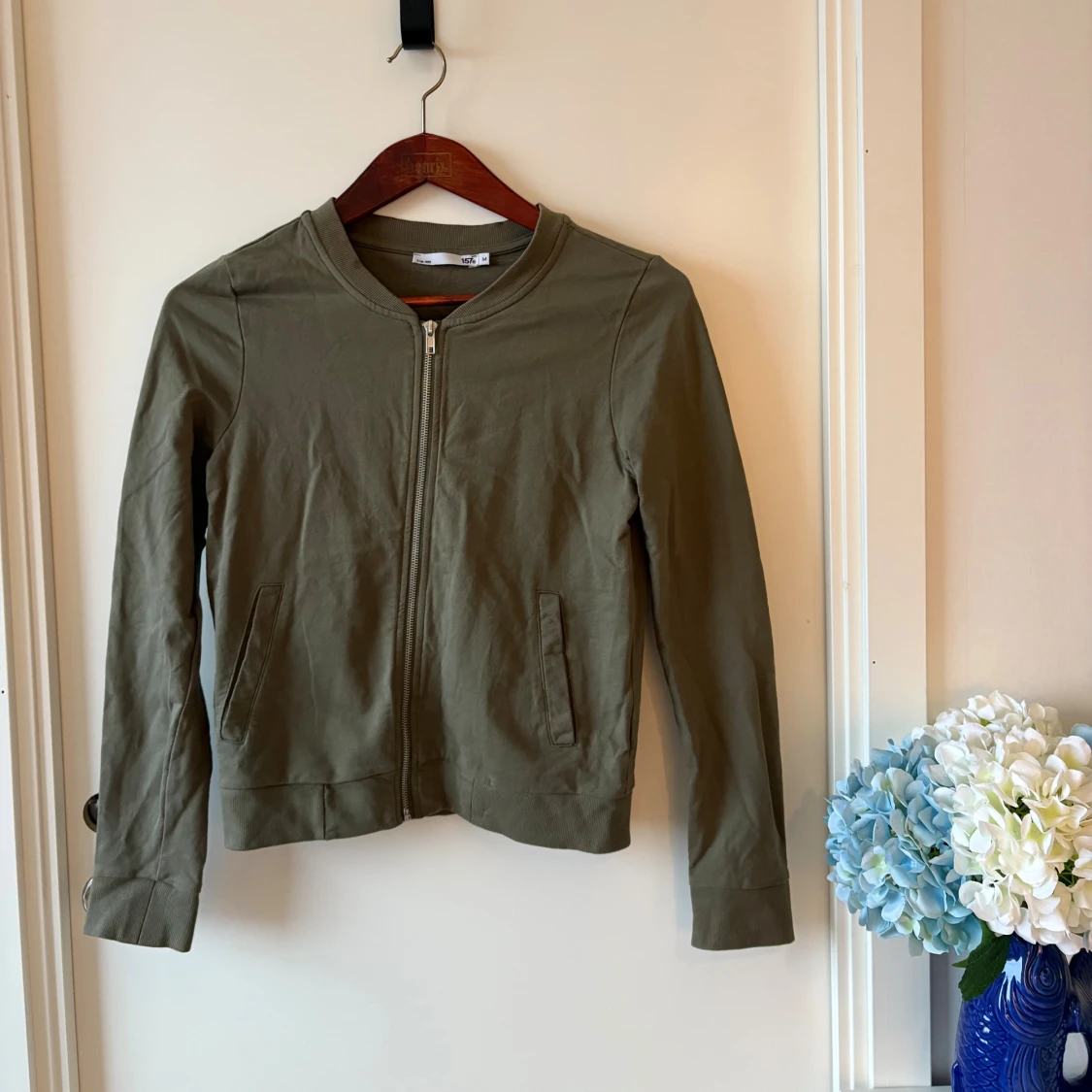 Olivgrön kofta från 157