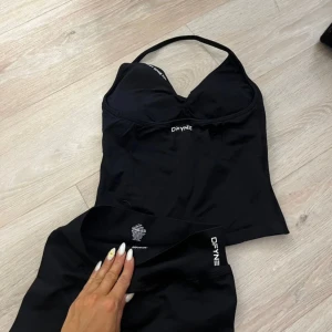 Set Dfyne Impact - DFYNE set i svart, storlek S. Säljer då dom inte passar och jag har redan köpt i en större storlek.