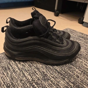 Nike Air Max 97  42,5 - 42,5, sparsamt använda se bilder