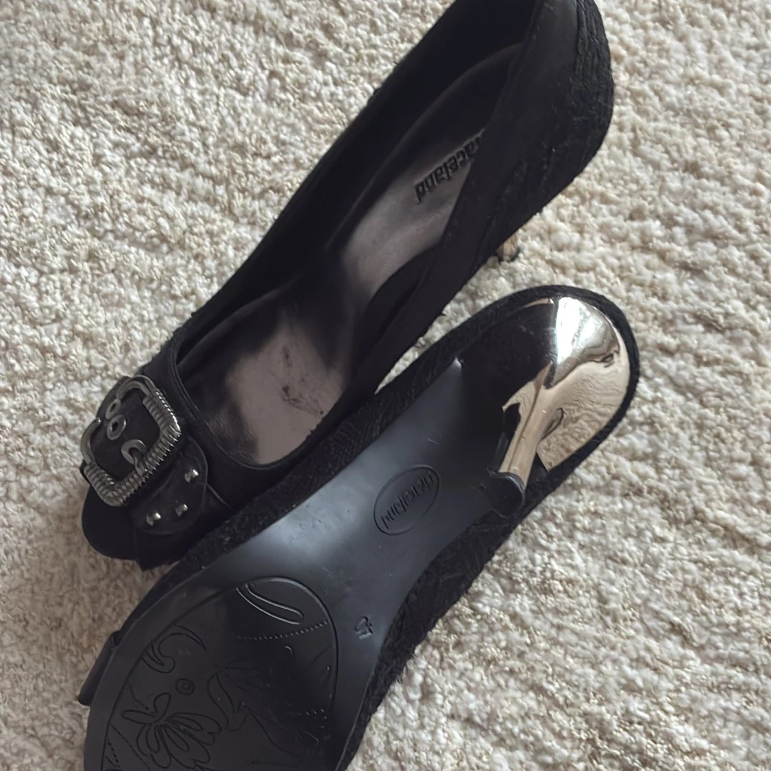 Svarta pumps med spänne från Graceland - 1