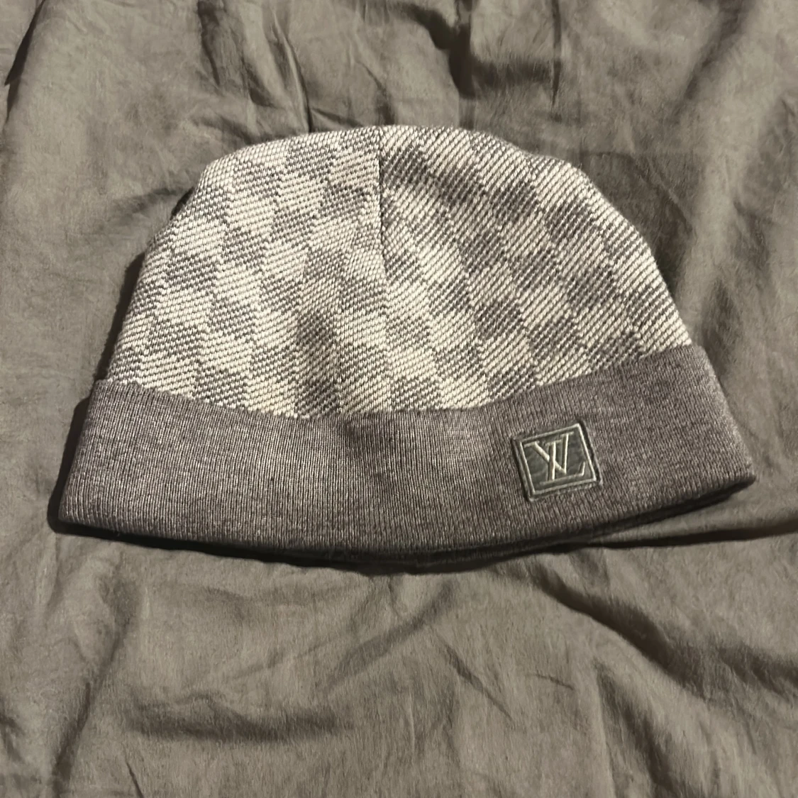 Grå Louis Vitton mössa
