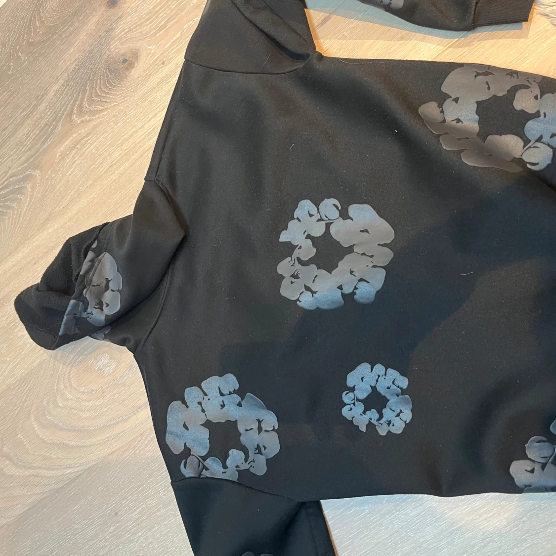 Svart denim tears hoodie - 2