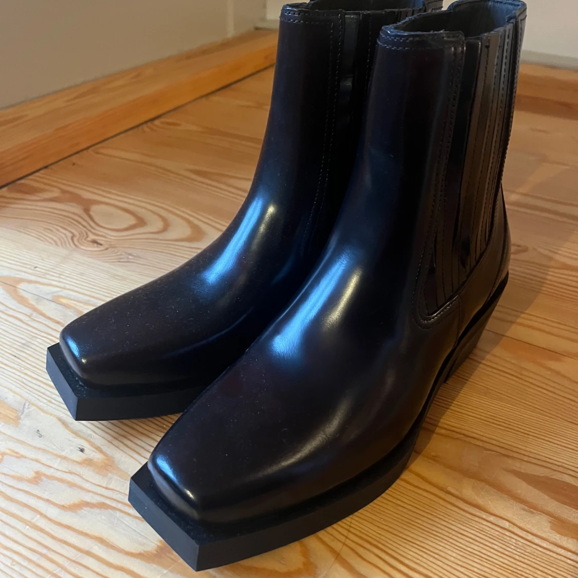Helt nya chelsea boots i skinn, & Other Stories strl 37