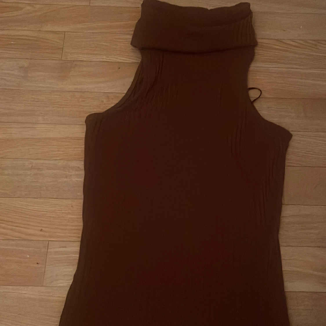 Brun ribbad polotopp från River Island