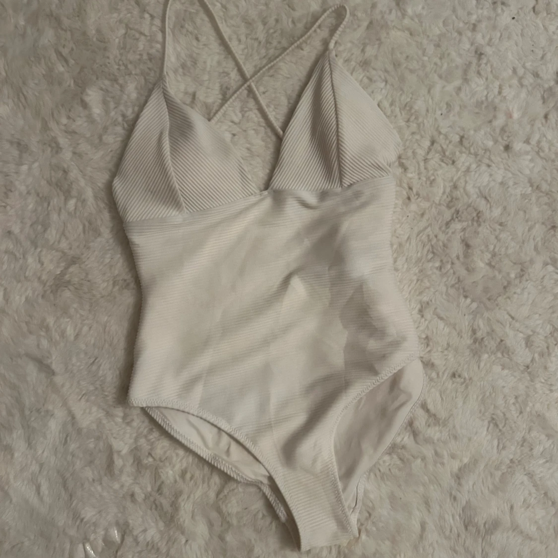 Vit ribbad baddräkt 