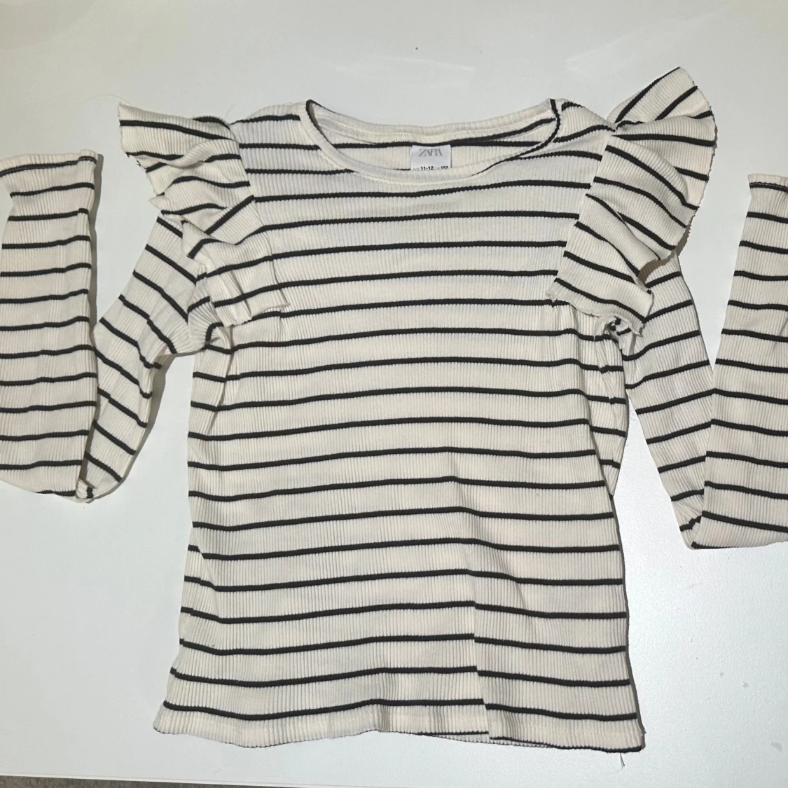 Randig ribbad topp med volang från Zara - 2