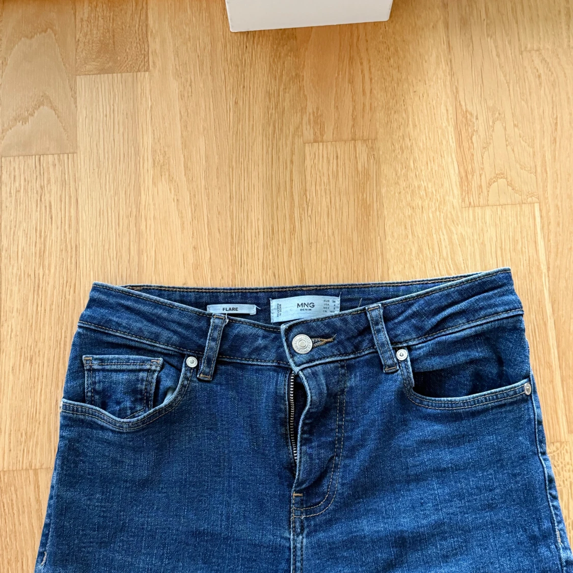 Blå flare jeans  - 2