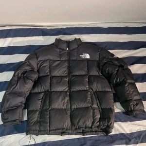 The North Face puffer jacket XL - Nyskick