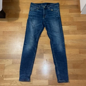 Tiger of Sweden  - Snygga blå jeans från Tiger of Sweden kan göra med bulk så hör av er vid minsta fundering 