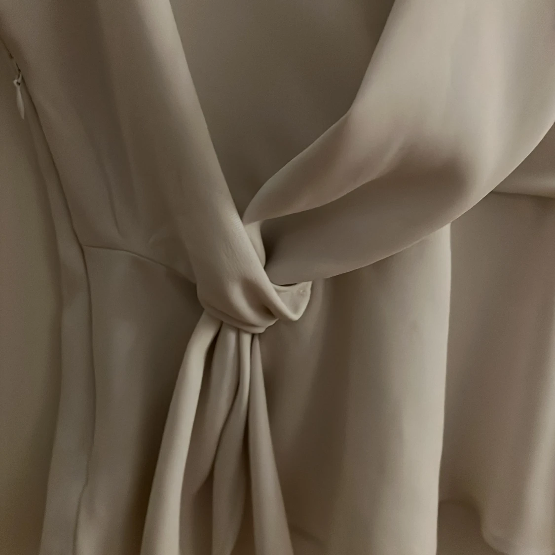 Vit omlottopp med knyt från Zara - 2