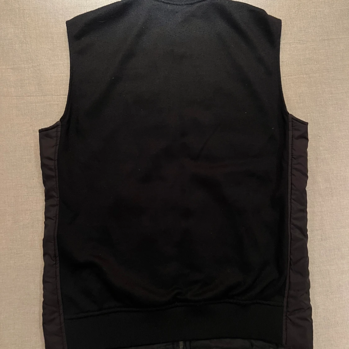 Svart dunväst från Zara  - 1