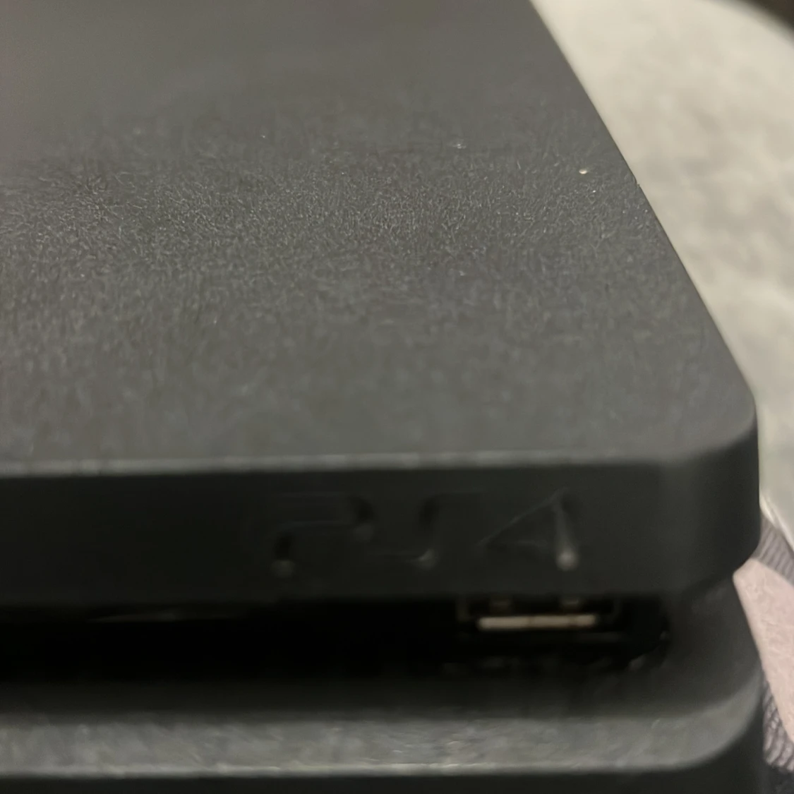 PlayStation 4 Slim - 4