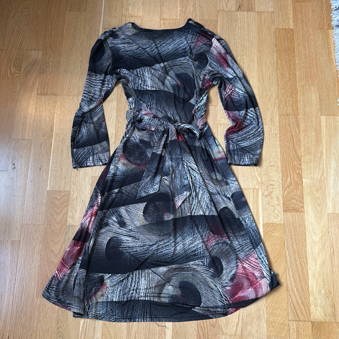 mönstrad klänning - 1