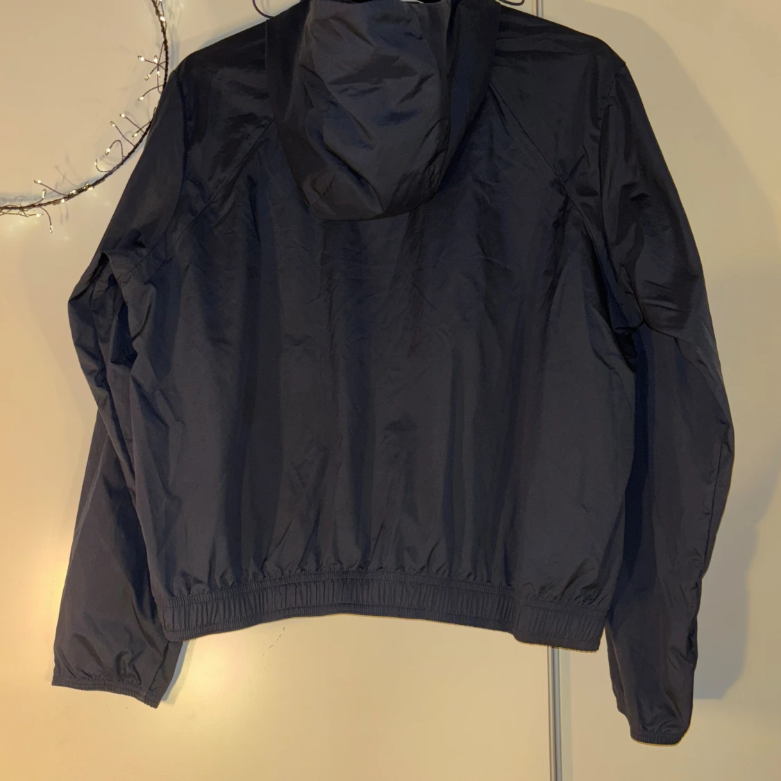 Mörkblå vindjacka från Filippa K Soft Sport - 1