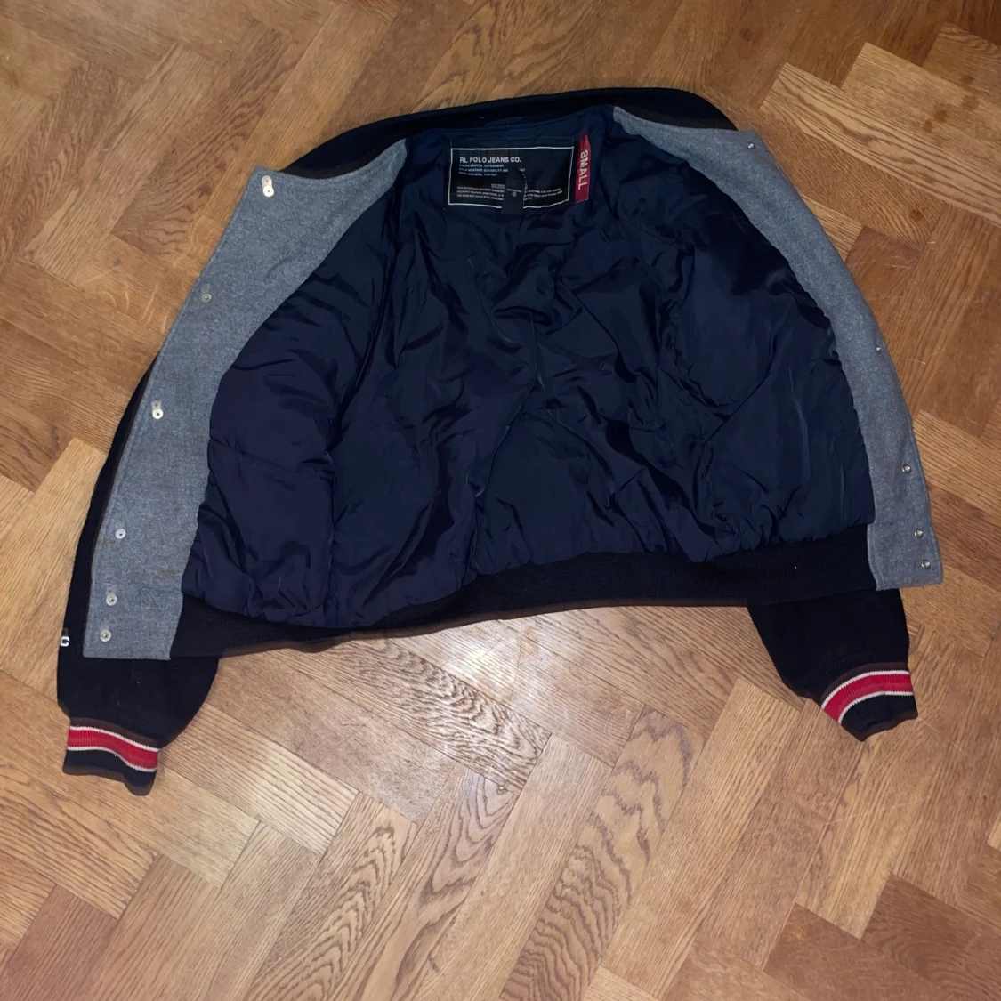 Grå och svart bomberjacka Polo Jeans  - 4