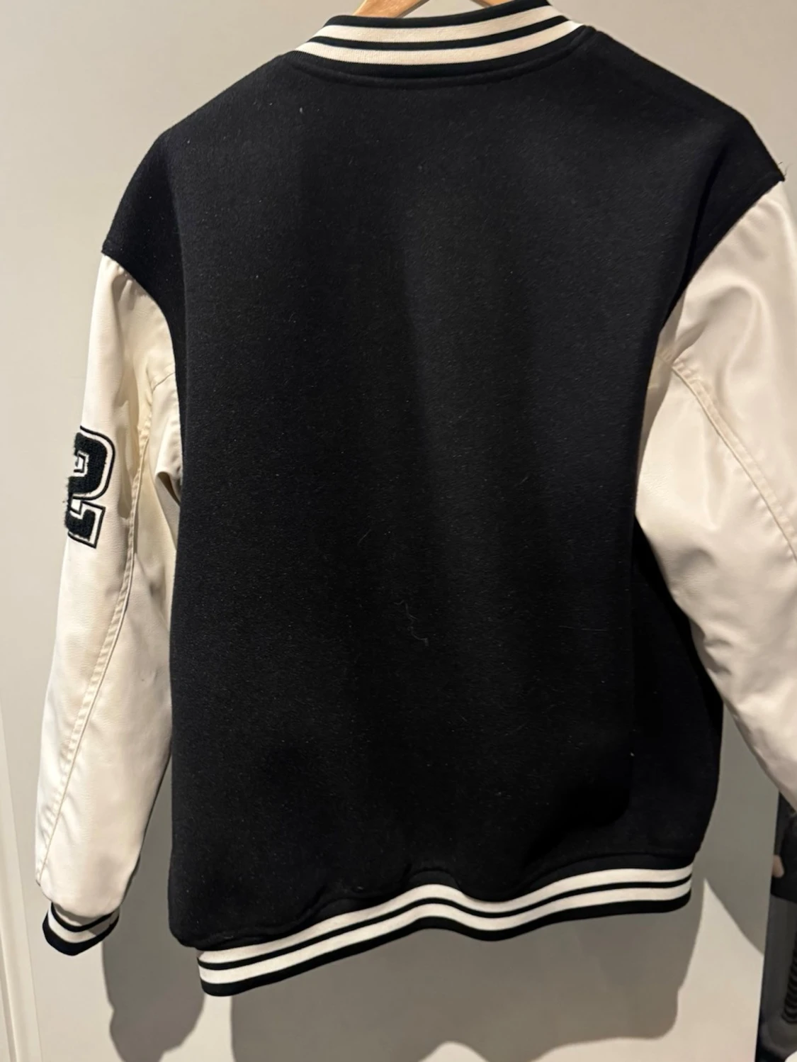 Svart och vit bomberjacka PlayOff - 1