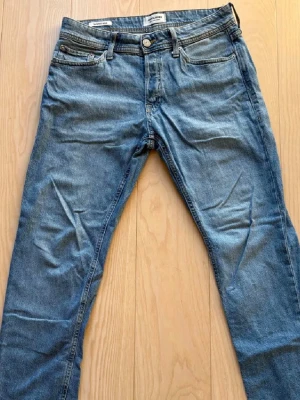 Jack and Jones tapered mike  - Schyssta jeansssss slim