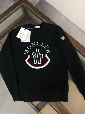 Moncler Svart sweatshirt  - Svart Moncler sweatshirt i storlek M