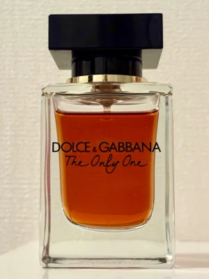 Dolce & Gabbana The Only One edp 50 ml - Dolce & Gabbana The Only One edp, 50 ml. Knappt använd, vilket syns på bild. Givetvis förvarad mörkt och svalt. Kommer i originalförpackningen. 