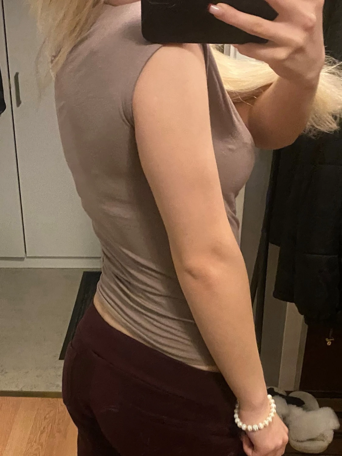 Beige tight ärmlös topp - 1