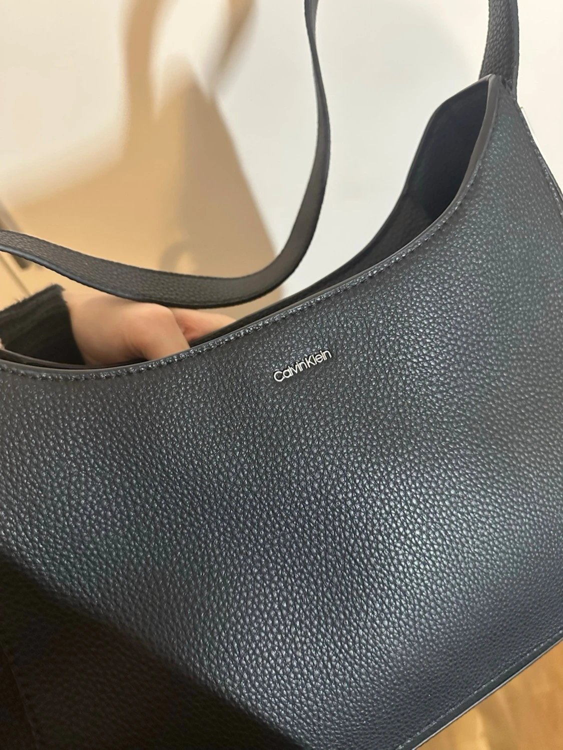 Svart axelväska från Calvin Klein - 2