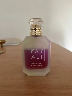 Kayali Vanilla Candy parfym - Kayali Vanilla Candy Rock Sugar 42