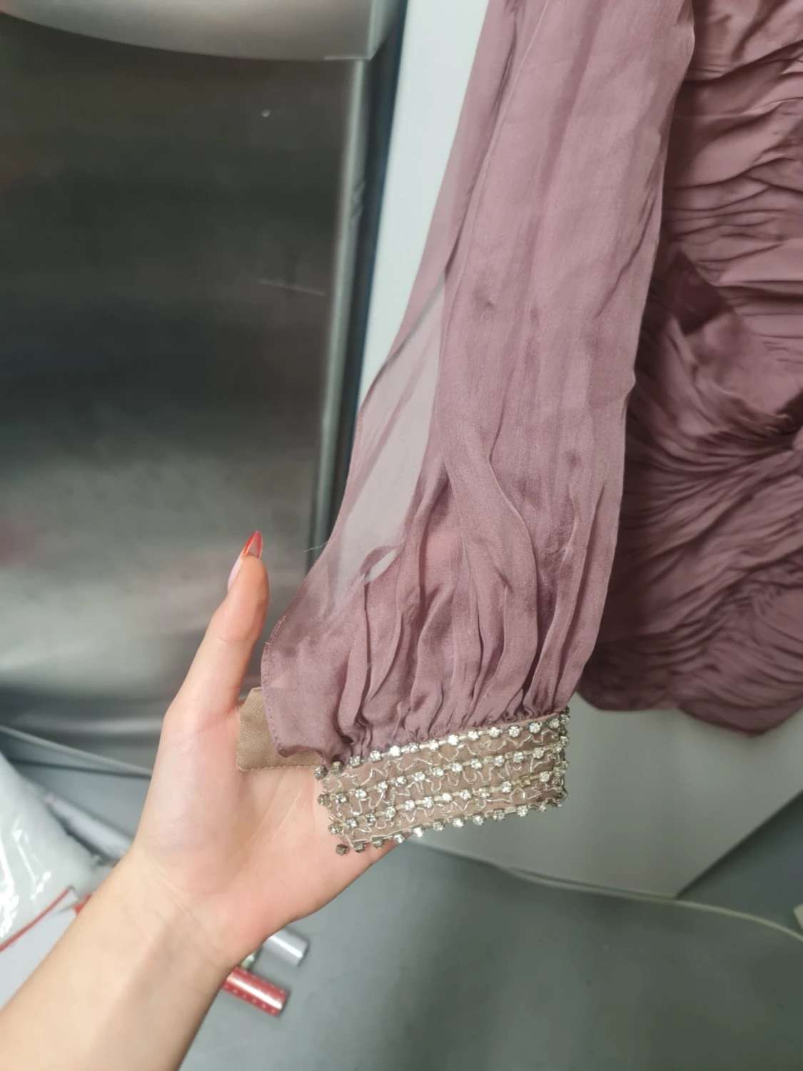 Ljuslila kortklänning med paljetter - 1