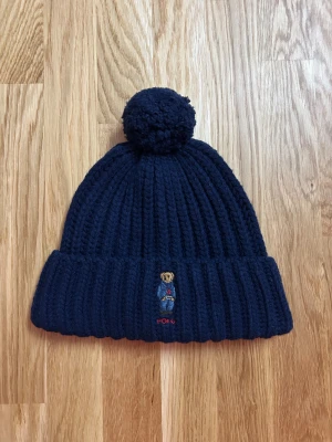 Polo Ralph Lauren mössa - Polo Ralph Lauren mössa som är helt ny. Fått i julklapp. Ordpris: 1195kr , mitt pris 700