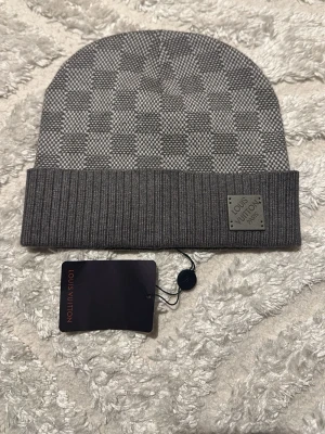 Mössa - Helt ny , bra material 