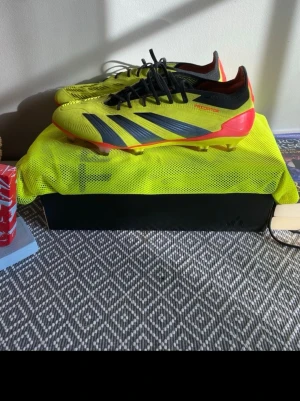 Adidas predator elite - Skit bra skick och skor bra pris. Om några funderingar är det bara att höra av sig