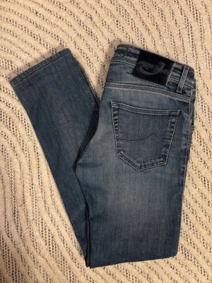 Jacob Cohën jeans - Säljer dessa schyssta Cohen jeans i modellen Nick 622. Sista bilden visar ända slitningen. 