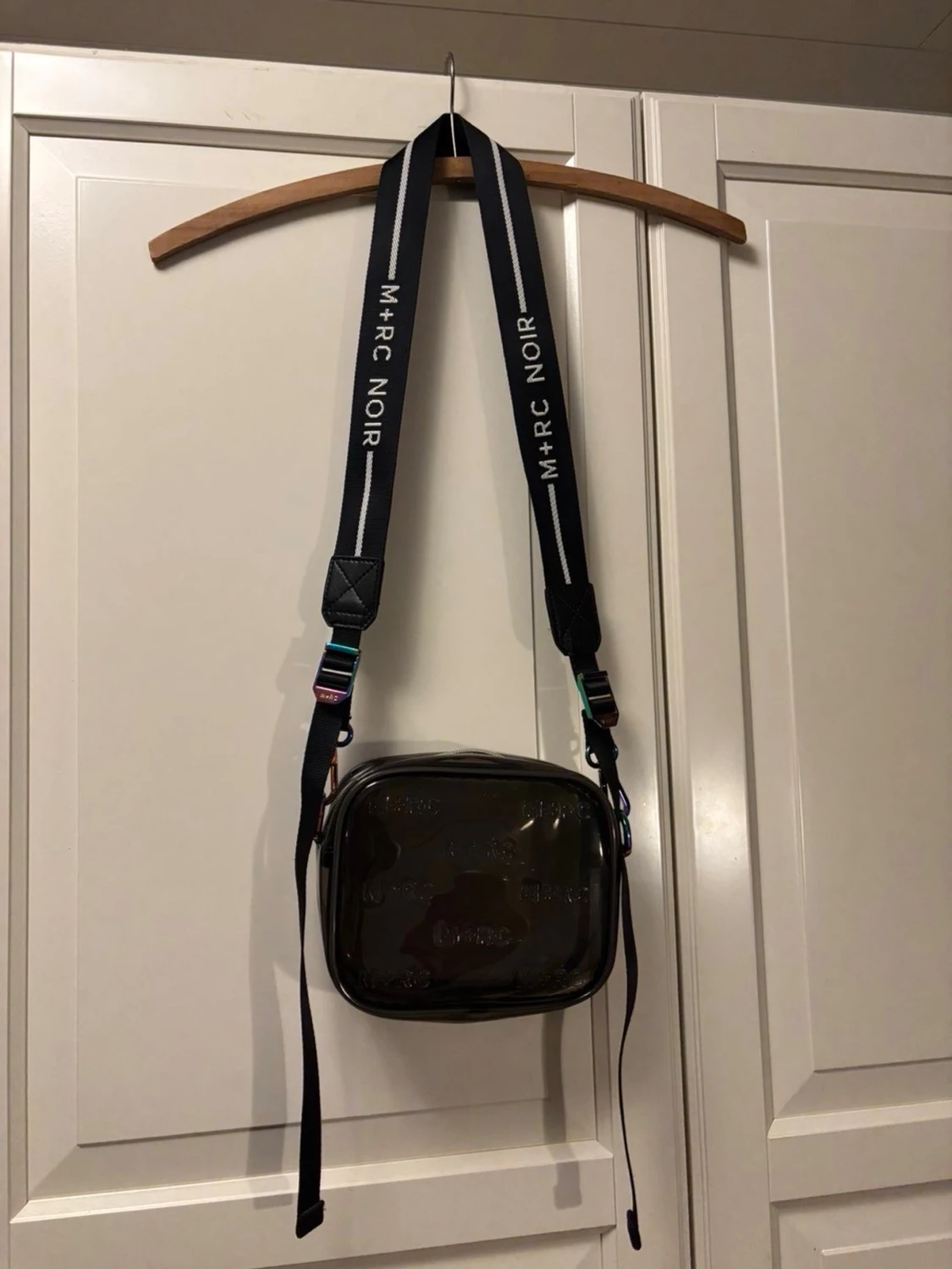 Svart axelväska från M+RC Noir