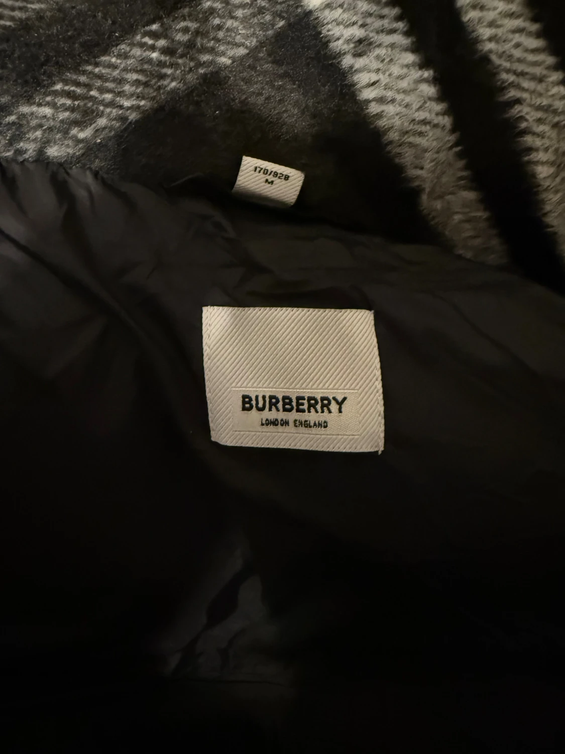 Svart pufferjacka från Burberry - 4